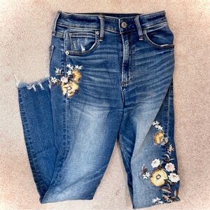 Abercrombie & Fitch High Waist Super
Skinny Ankle Jean Floral Embroidery 25/0R